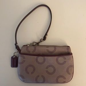 Coach wristlet VGUC no stains or signs of wear.